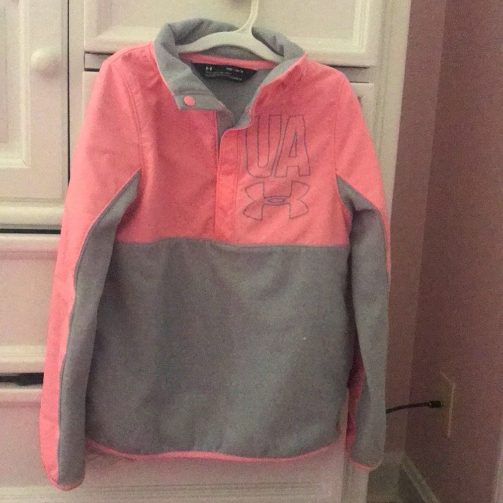 Like new. Worn twice. Kids under armour pullover